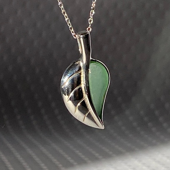 Sterling Silver 925 Jadeite Jade Leaf Pendant 19.5" Chain Necklace - Picture 15 of 15